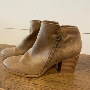 Womens Fergalicious Tan Brown Suede Boots 6.5